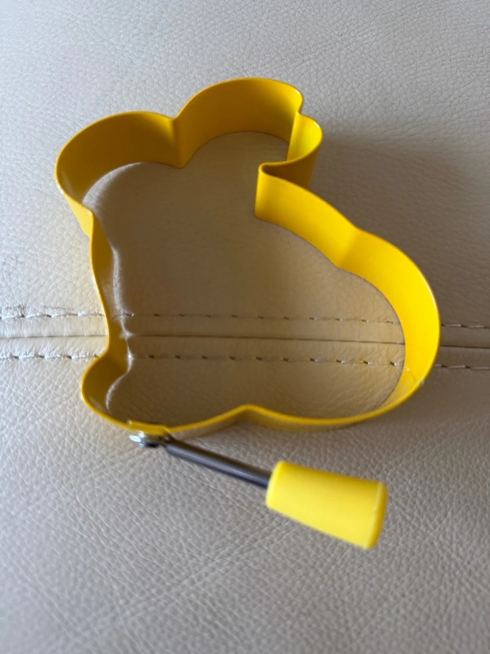 Williams Sonoma Yellow Spring-Shaped Egg Ring Set (4)